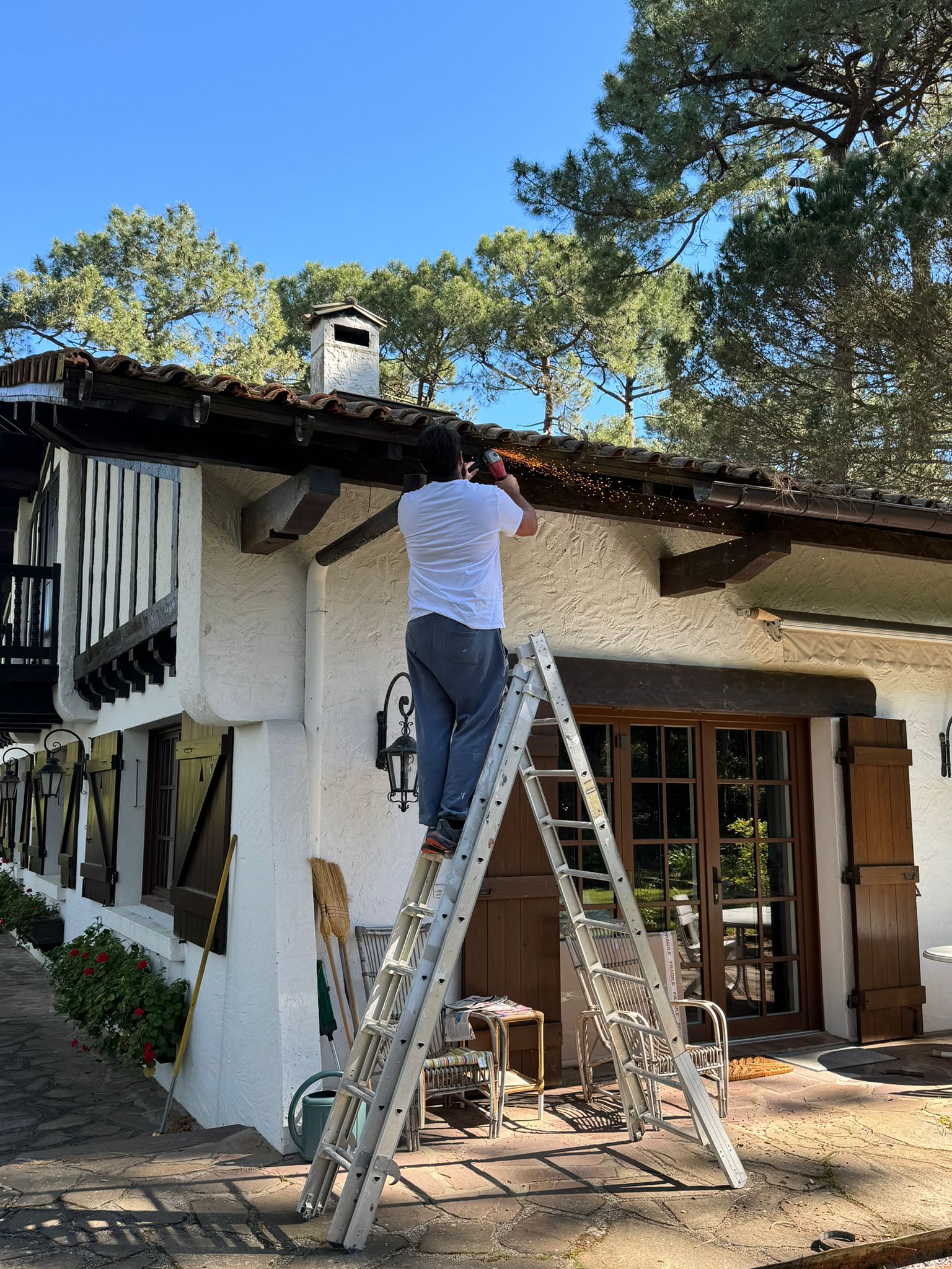 besoin d&rsquo;un artisan pour vos travaux de r&eacute;novation &agrave; suresnes ? profitez d&rsquo;un accompagnement professionnel pour r&eacute;nover votre appartement ou maison : conseils, devis gratuit et savoir-faire local.