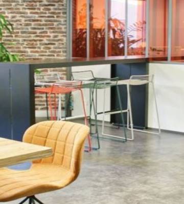 d&eacute;couvrez un bureau r&eacute;nov&eacute; &agrave; suresnes, moderne et lumineux, id&eacute;al pour d&eacute;velopper votre activit&eacute; professionnelle dans un environnement confortable et dynamique.