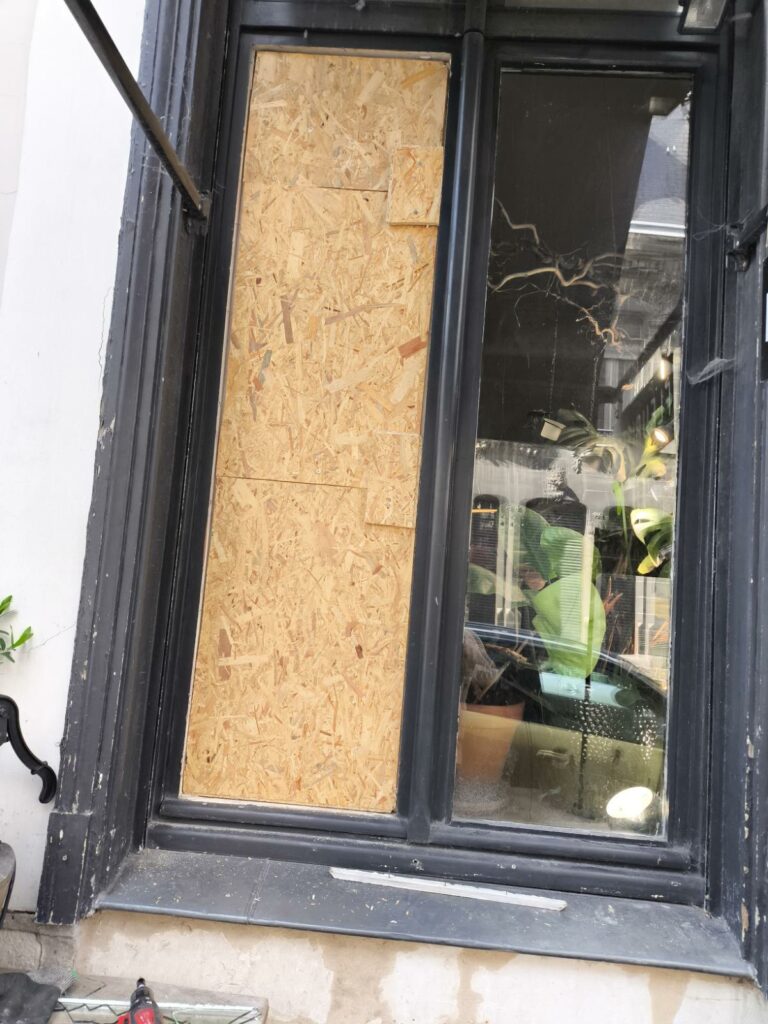 besoin d'un dépannage fenêtre rapide ? profitez d'une intervention efficace et professionnelle pour la réparation de vos fenêtres, quelle que soit l'urgence. service rapide et fiable à votre écoute.