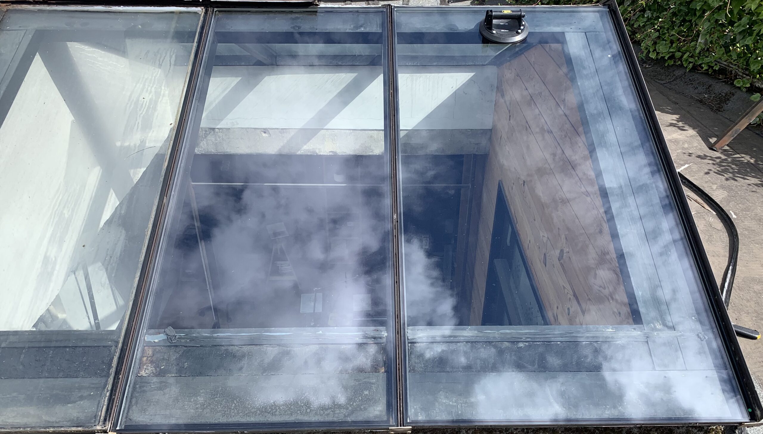 service de d&eacute;pannage vitrerie rapide et efficace : remplacement de vitres cass&eacute;es, r&eacute;paration de vitrages, intervention 24h/24 et conseils personnalis&eacute;s pour tous types de fen&ecirc;tres.