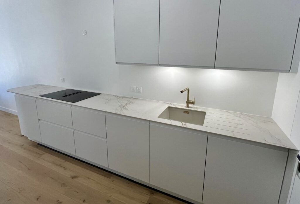 obtenez rapidement un devis personnalisé pour une cuisine moderne à suresnes. comparez les offres, trouvez l'aménagement idéal et bénéficiez de conseils d'experts pour votre projet.