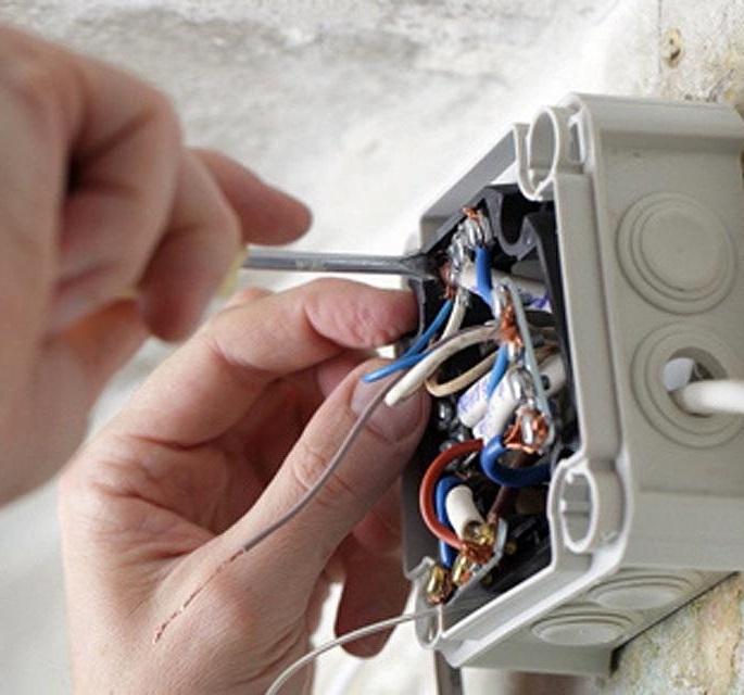 découvrez électricité moderne suresnes : des services d'installation, de rénovation et de dépannage électrique rapides et fiables à suresnes. professionnels qualifiés à votre écoute pour tous vos besoins en électricité.