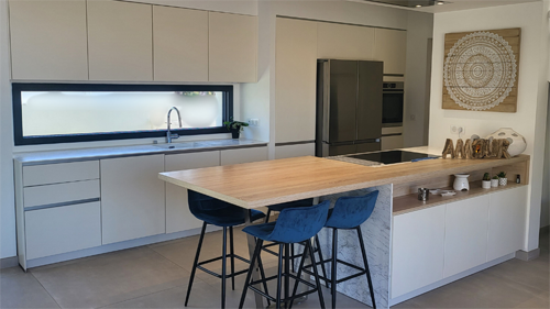 découvrez comment transformer votre espace avec une rénovation de cuisine moderne : idées inspirantes, matériaux tendance et conseils pour une cuisine fonctionnelle et esthétique.