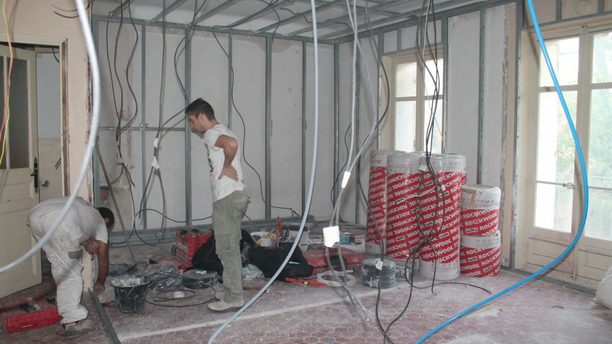 besoin de rénover l'électricité à suresnes ? nos électriciens qualifiés réalisent tous vos travaux électriques : mise aux normes, installations et dépannages. devis rapide et gratuit !