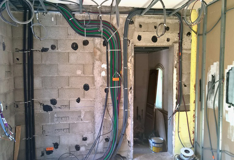 confiez vos travaux de r&eacute;novation &eacute;lectrique &agrave; suresnes &agrave; des professionnels qualifi&eacute;s. installation, mise aux normes, d&eacute;pannage : s&eacute;curit&eacute; et efficacit&eacute; garanties !