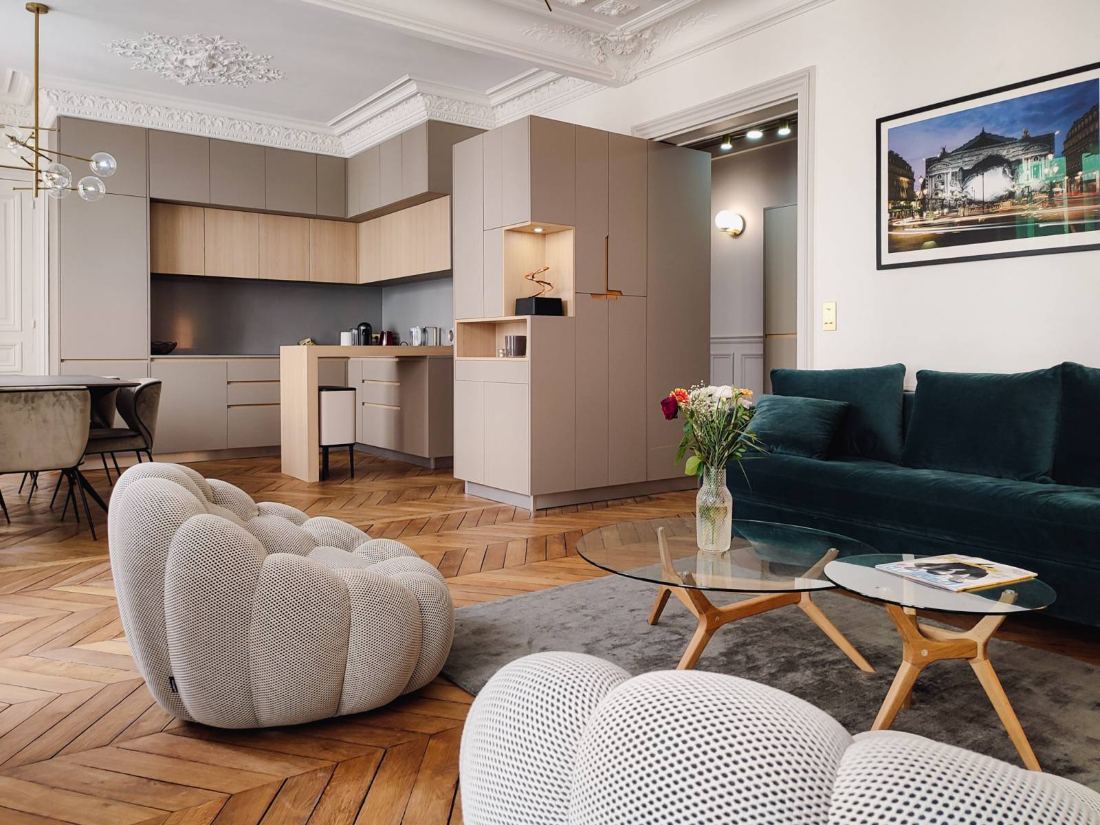 d&eacute;couvrez nos conseils et services pour la r&eacute;novation d&rsquo;appartements haussmanniens : pr&eacute;servation du charme d&rsquo;&eacute;poque, optimisation de l&rsquo;espace et modernisation tout en respectant l&rsquo;authenticit&eacute; du style haussmannien.