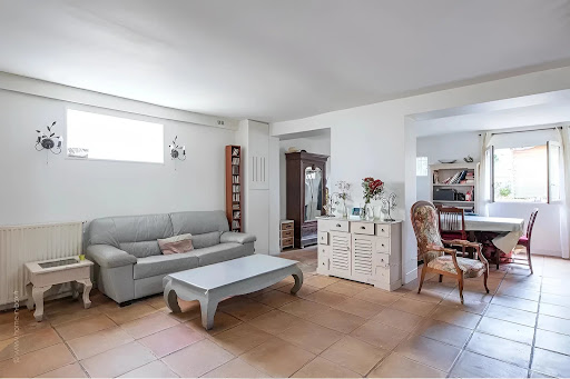 confiez votre projet de rénovation de luxe à suresnes à des experts. prestations haut de gamme, matériaux nobles et accompagnement personnalisé pour sublimer votre intérieur.