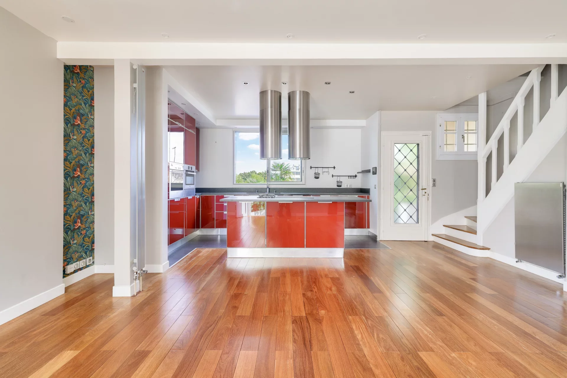 confiez votre projet de r&eacute;novation luxe &agrave; suresnes &agrave; des experts qualifi&eacute;s. transformez votre int&eacute;rieur avec des prestations haut de gamme, sur-mesure et un accompagnement personnalis&eacute;.