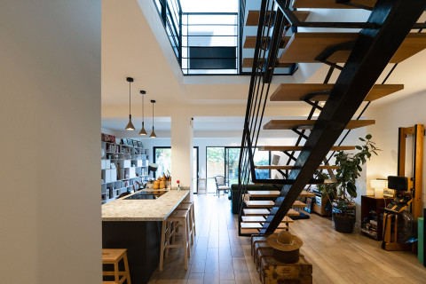 d&eacute;couvrez nos services de r&eacute;novation moderne &agrave; suresnes : transformation de votre int&eacute;rieur, mat&eacute;riaux de qualit&eacute; et accompagnement sur-mesure pour sublimer votre habitat.