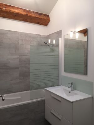 confiez la r&eacute;novation de votre salle de bain &agrave; suresnes &agrave; des experts. modernisation, am&eacute;nagement sur mesure et conseils pour un espace fonctionnel, esth&eacute;tique et adapt&eacute; &agrave; vos besoins.