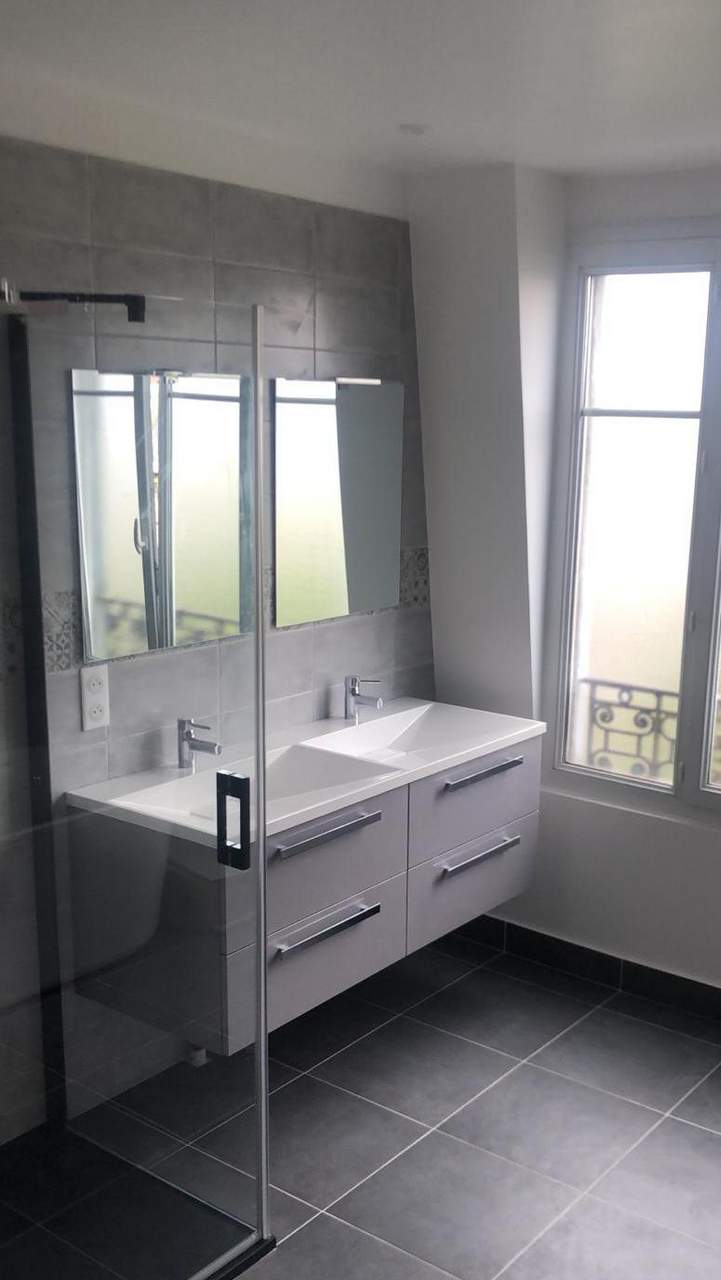 Solutions pour une salle de bain fonctionnelle à Suresnes découvrez comment aménager une salle de bain fonctionnelle à suresnes : astuces d’optimisation de l’espace, solutions de rangement ingénieuses et conseils déco pour allier praticité et esthétisme dans votre salle de bain.