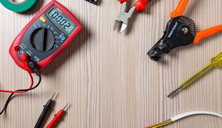 assurez la s&eacute;curit&eacute; de vos &eacute;lectrom&eacute;nagers &agrave; la maison gr&acirc;ce &agrave; nos conseils pratiques : pr&eacute;vention des risques &eacute;lectriques, entretien et bonnes pratiques pour prot&eacute;ger votre famille et vos appareils.