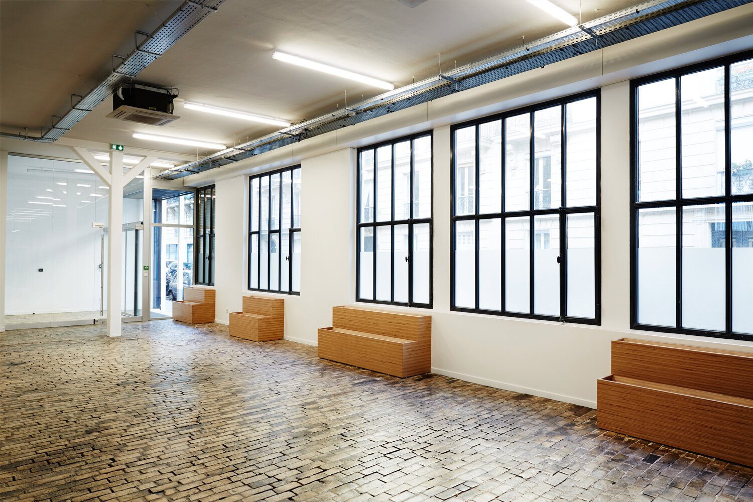 entreprise travaux d'intérieur Suresnes 92150 confiez vos travaux intérieurs à suresnes à des professionnels qualifiés. rénovation, aménagement, peinture, sols : des prestations sur mesure pour sublimer votre intérieur.