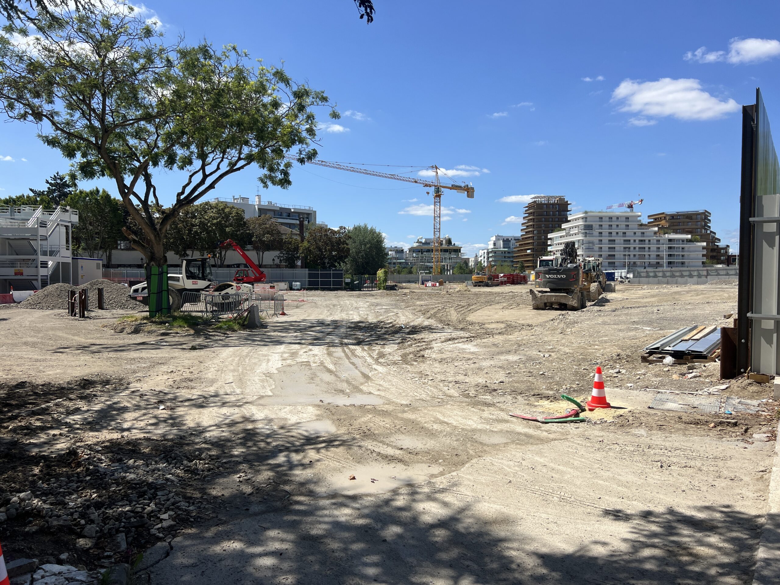 d&eacute;couvrez tous les services de travaux &agrave; suresnes : r&eacute;novation, construction, am&eacute;nagement int&eacute;rieur et ext&eacute;rieur. trouvez des professionnels fiables pour vos projets dans la ville de suresnes.