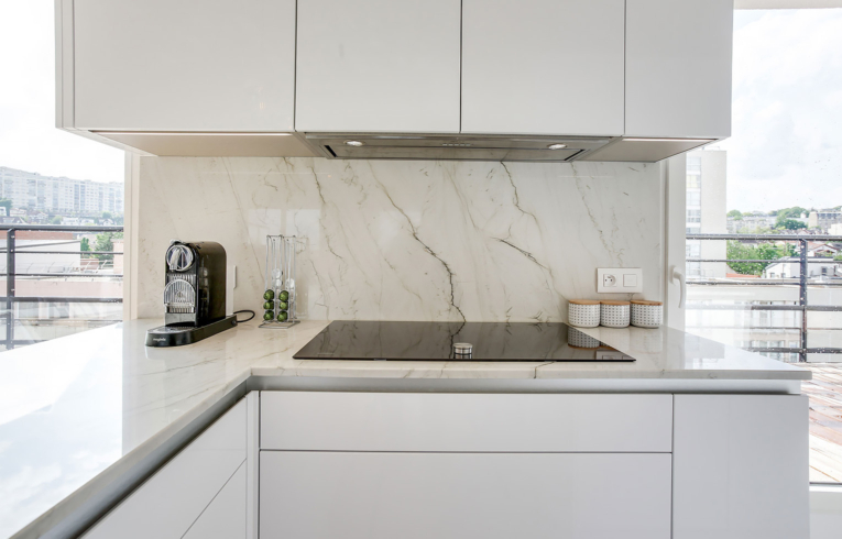 découvrez nos idées et conseils pour une cuisine moderne à suresnes, alliant design contemporain et fonctionnalité pour un espace de vie harmonieux.