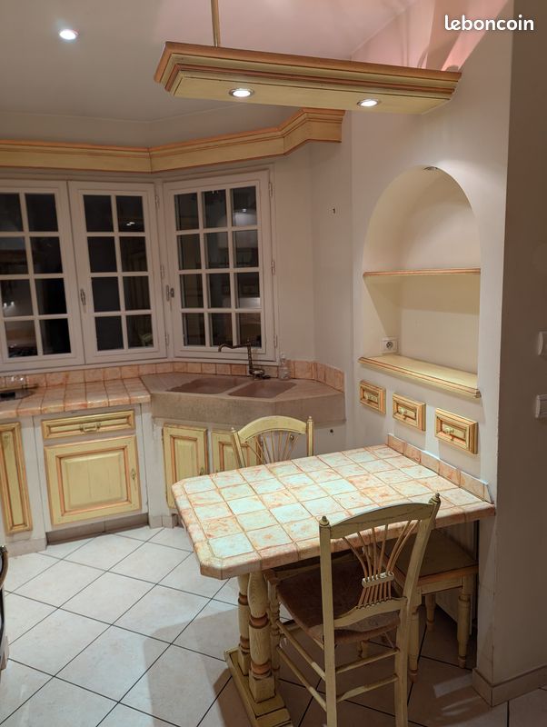 d&eacute;couvrez un large choix de meubles de cuisine &agrave; suresnes : mod&egrave;les modernes, designs fonctionnels et solutions sur-mesure pour optimiser votre espace et sublimer votre cuisine.