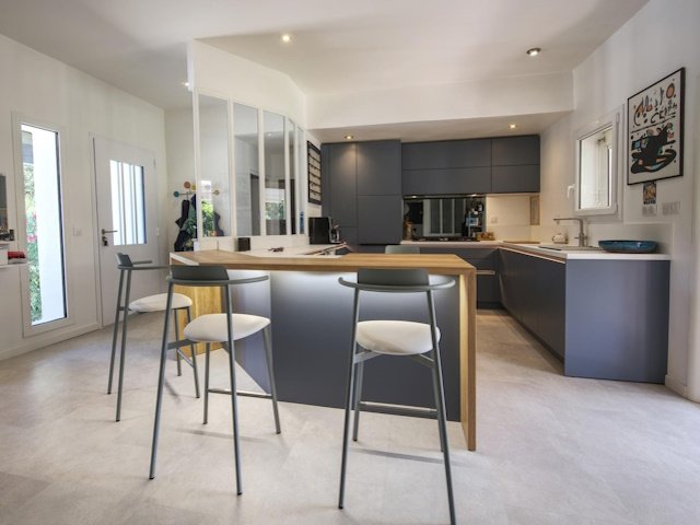 d&eacute;couvrez notre s&eacute;lection de meubles de cuisine &agrave; suresnes : solutions sur mesure, design moderne et mat&eacute;riaux de qualit&eacute; pour am&eacute;nager votre espace selon vos envies.