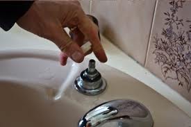 trouvez un plombier pas cher &agrave; suresnes pour tous vos besoins de d&eacute;pannage, installation et entretien. service rapide, devis gratuit et intervention 24/7. satisfaction garantie !