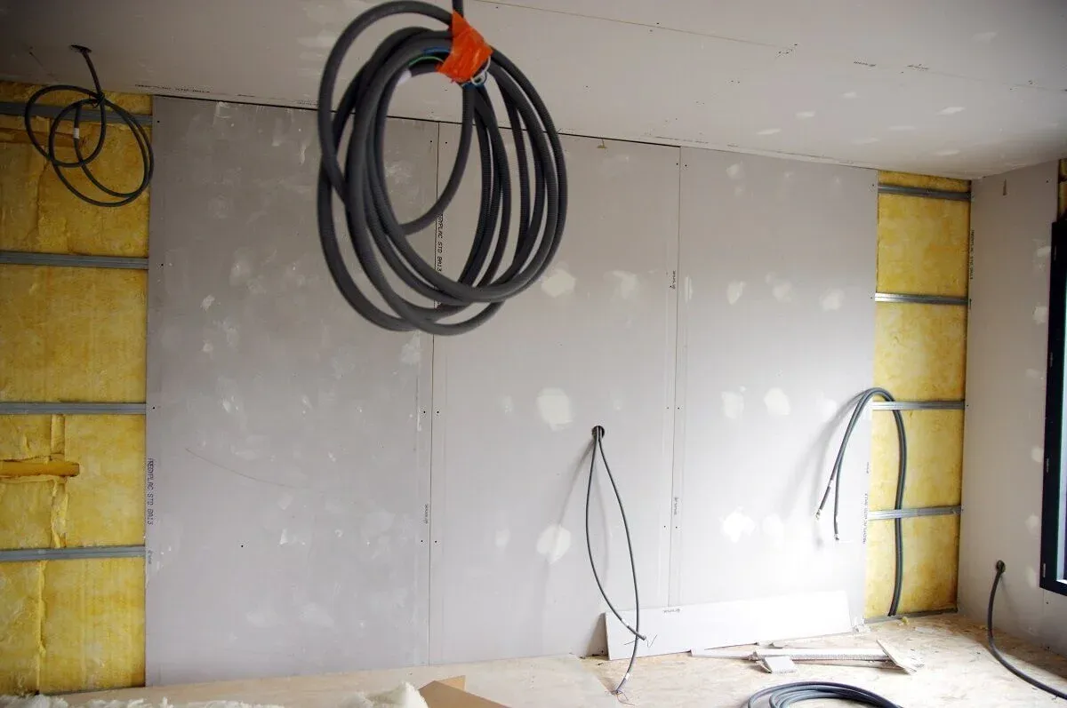 d&eacute;couvrez les prix du placo &agrave; suresnes : co&ucirc;ts au m&sup2;, pose, mat&eacute;riaux et conseils pour vos travaux de r&eacute;novation ou d