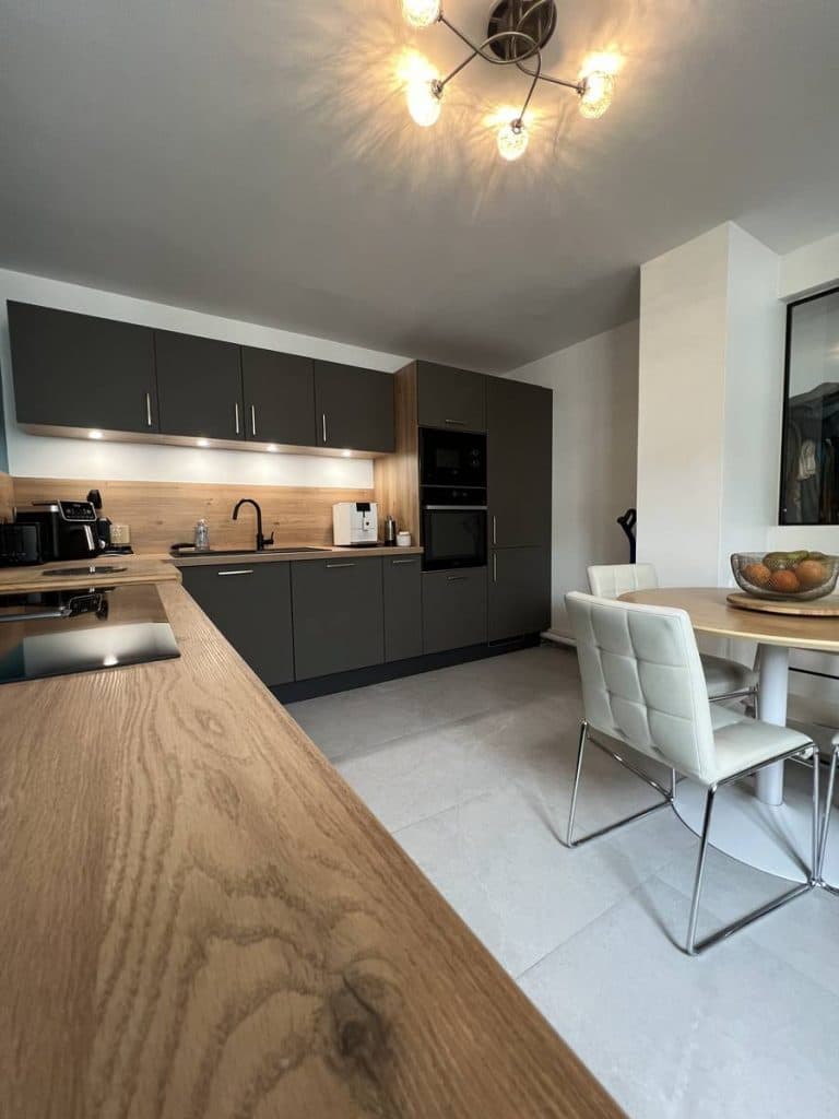 confiez la rénovation de votre cuisine à suresnes à des experts. modernisez votre espace avec des solutions sur mesure, des matériaux de qualité et un accompagnement personnalisé pour un résultat à la hauteur de vos attentes.