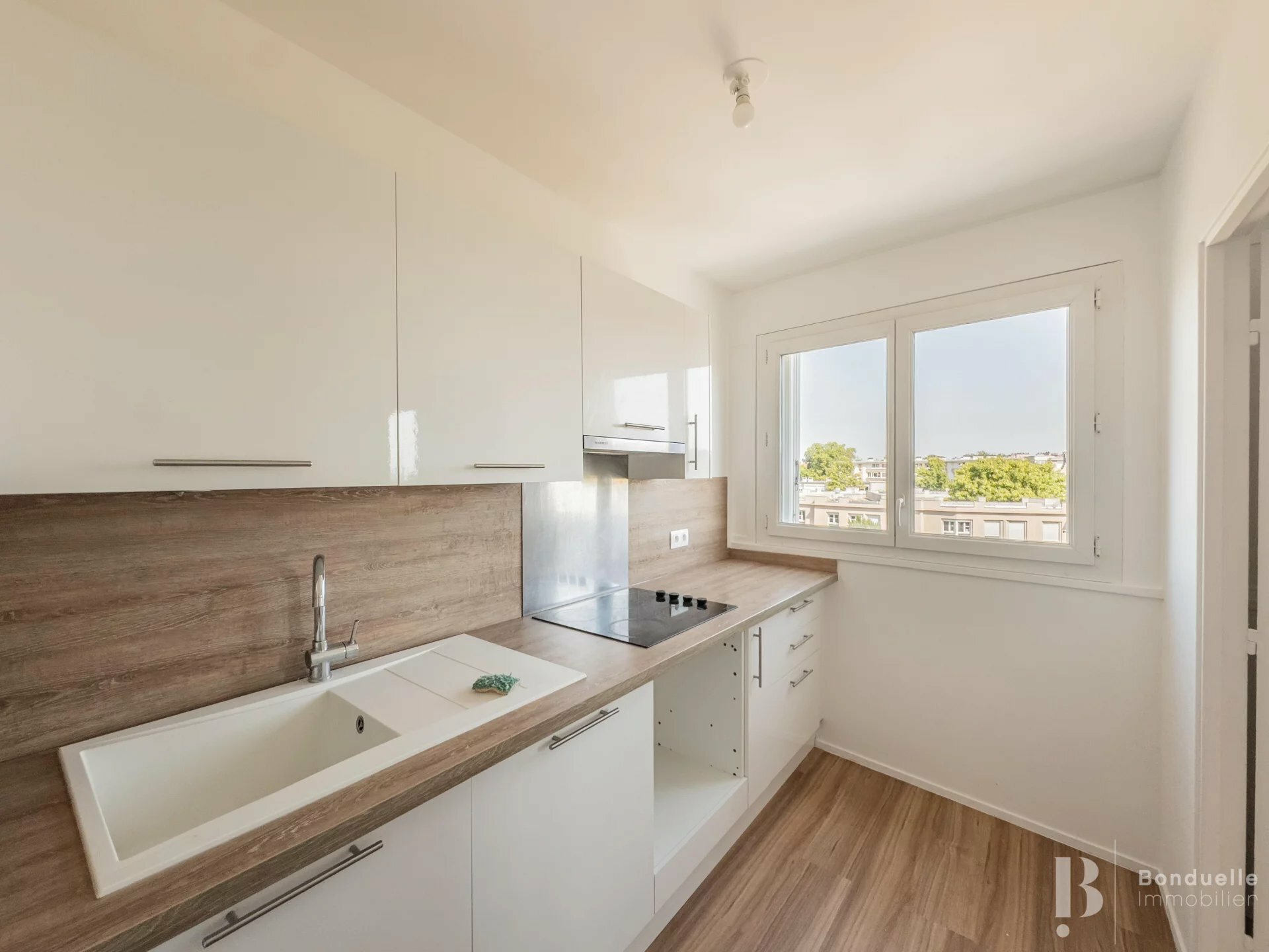 d&eacute;couvrez nos conseils cl&eacute;s pour r&eacute;nover un appartement &agrave; suresnes efficacement, alliant budget, choix des mat&eacute;riaux et optimisation de l