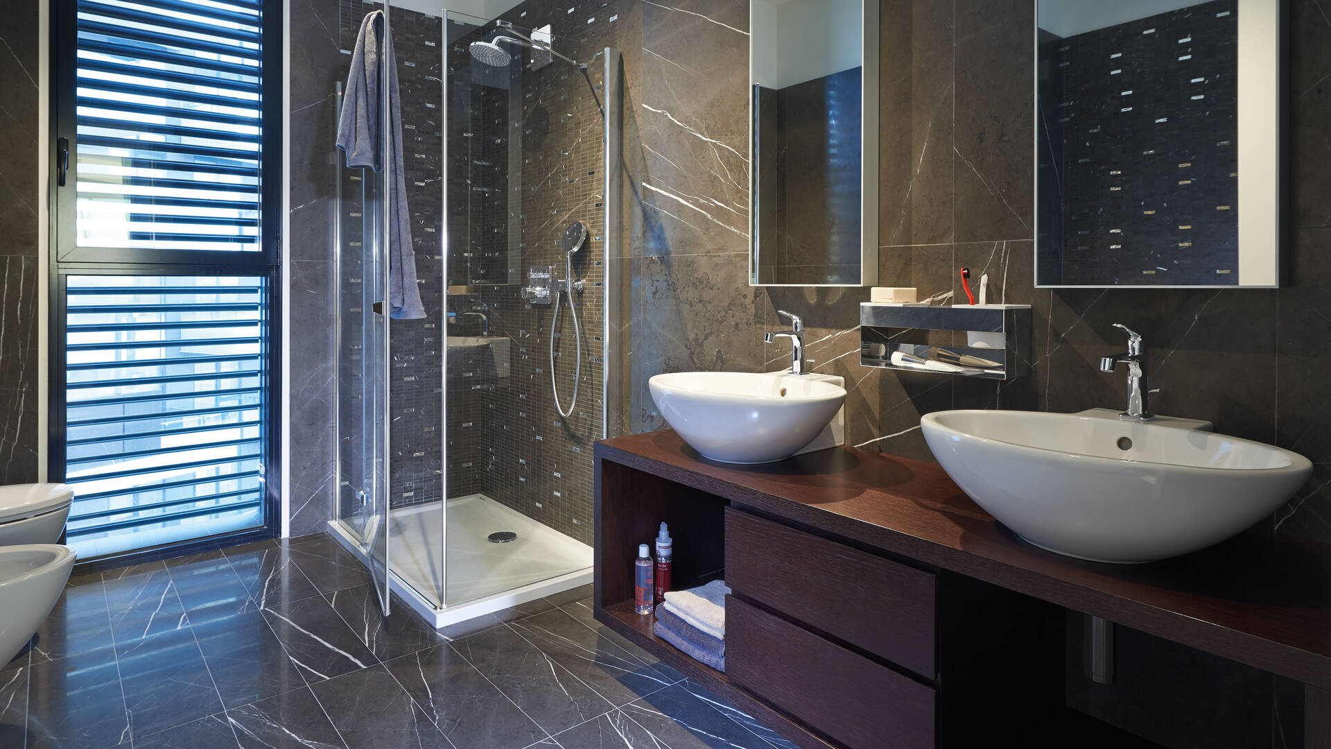 d&eacute;couvrez des salles de bain de luxe &agrave; suresnes, alliant design &eacute;l&eacute;gant et confort optimal pour une exp&eacute;rience unique chez vous.