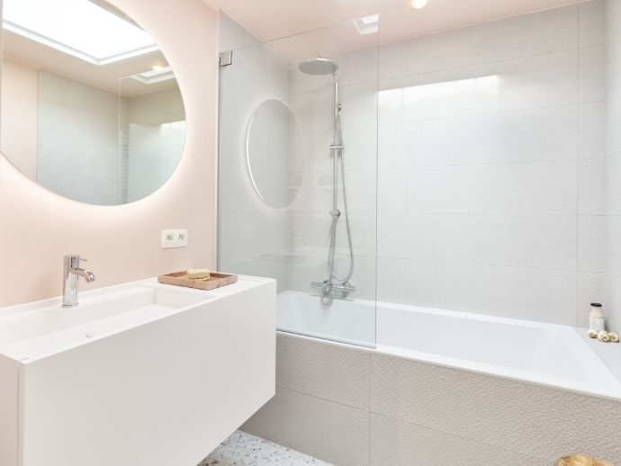 d&eacute;couvrez les avantages et inconv&eacute;nients de la baignoire et de la douche &agrave; suresnes pour bien choisir l